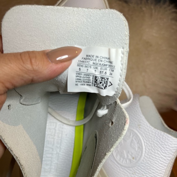 Converse White Leather Hightop Sneakers. - Picture 5 of 5